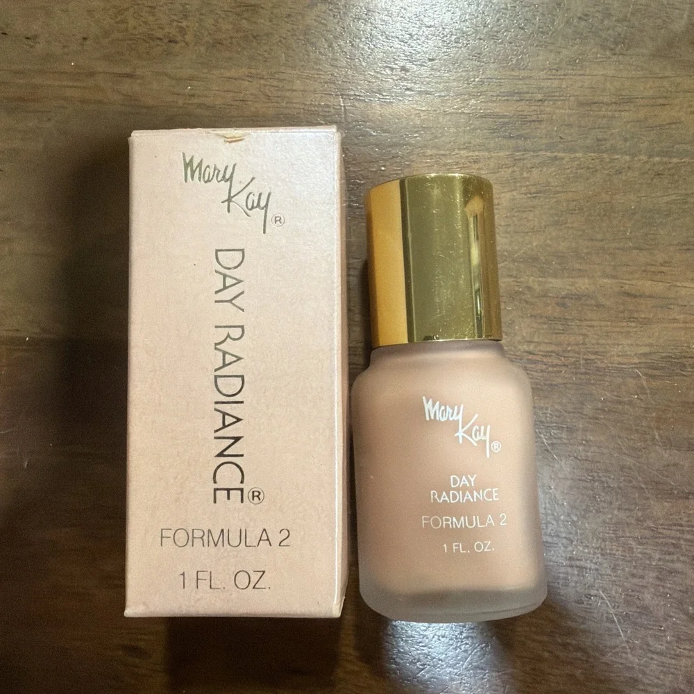 Vintage Mary Kay Day Radiance Foundation 0239 Suntan Beige Formula 2